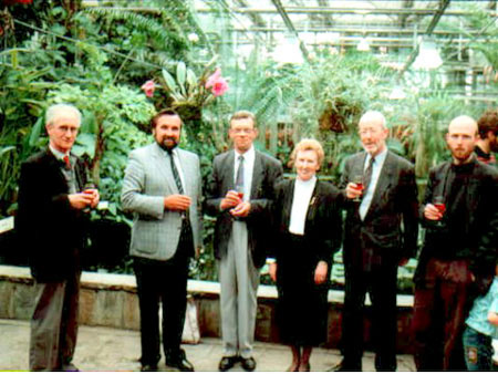 1989-04-01 - Karel Otten, Prof. W. Van Cotthem, André Leman, Rogina Goethals, Prof. P. Van der Veken, Marc Leman (zoon van André, intussen Professor Musicologie UGent)
